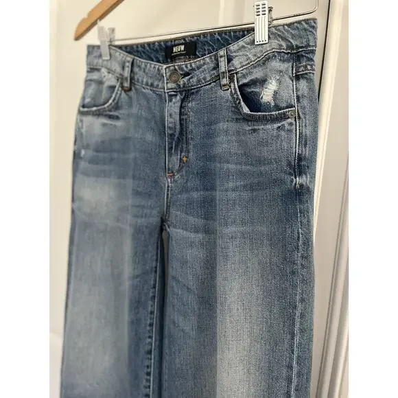 NEUW wide leg women’s jeans sz. 8 blue